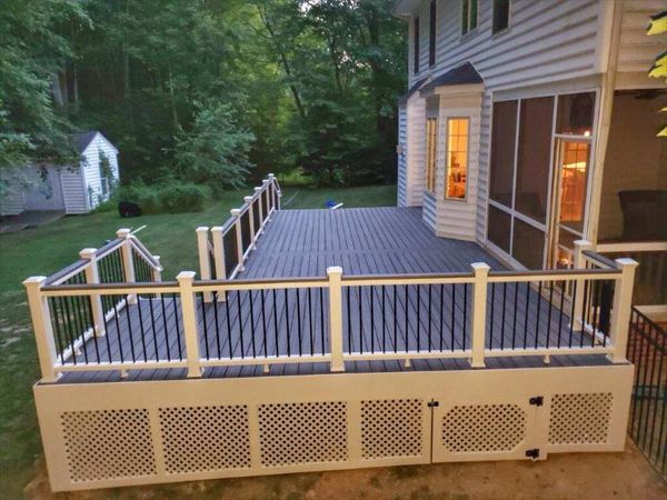 Trex Transcend Island Mist Decking and White Transcend Railing