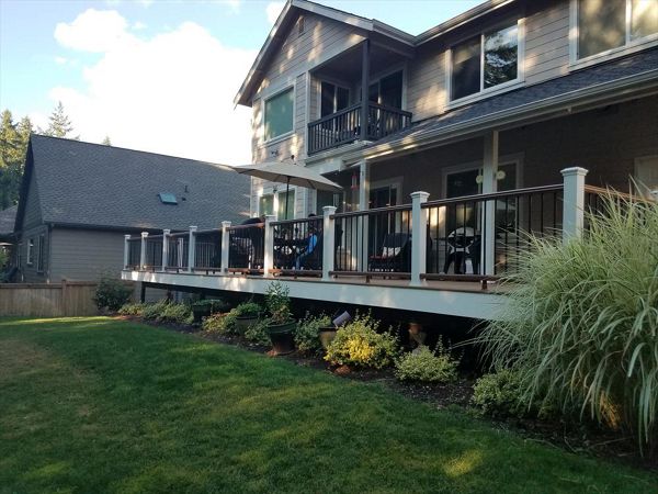 Trex deck with Transcends Rail Gig Harbor
