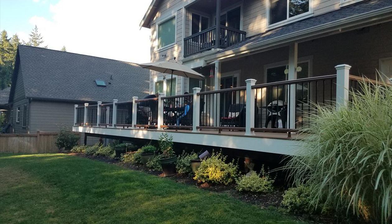 Trex deck with Transcends Rail Gig Harbor
