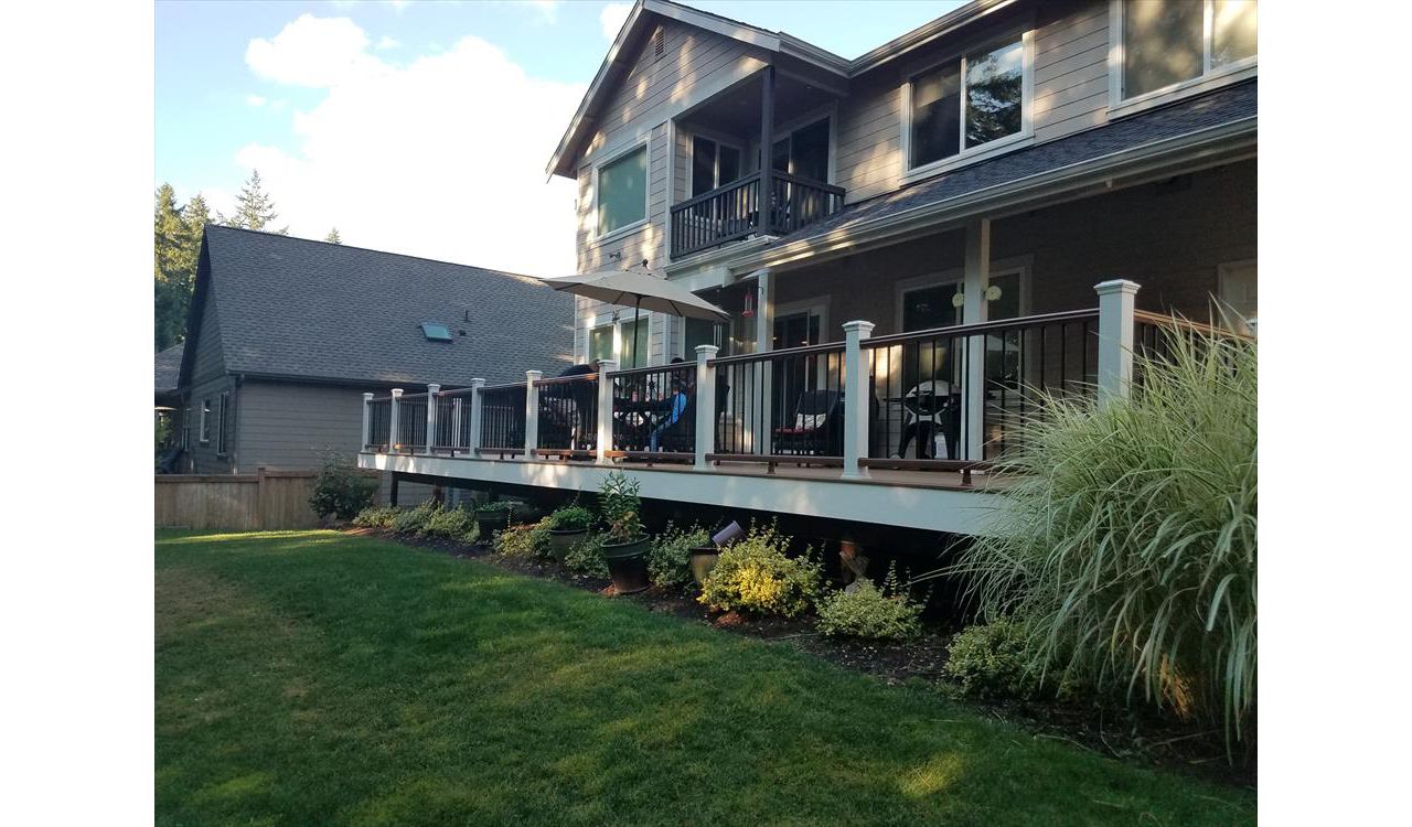 Trex deck with Transcends Rail Gig Harbor