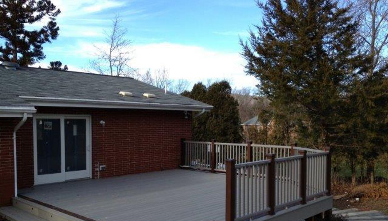 Gravel path/ Vintage Lantren