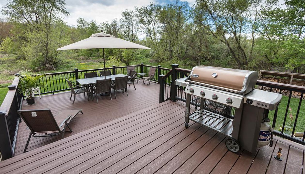 Trex LR-1 Black Aluminum Railing with Transcend deck boards in color Fire Pit