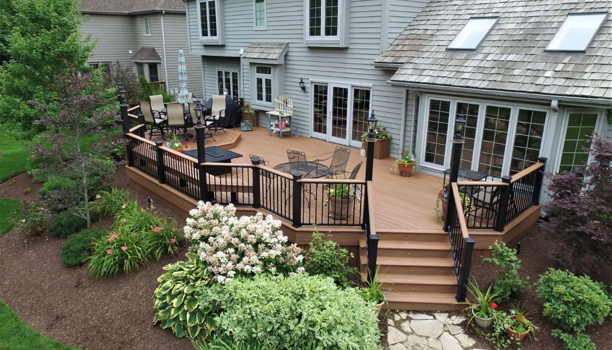 Trex Transcend Tiki Torch Decking - Naperville, IL