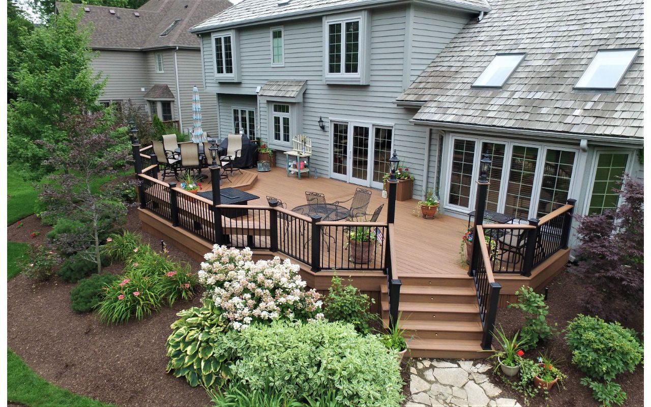 Trex Transcend Tiki Torch Decking - Naperville, IL