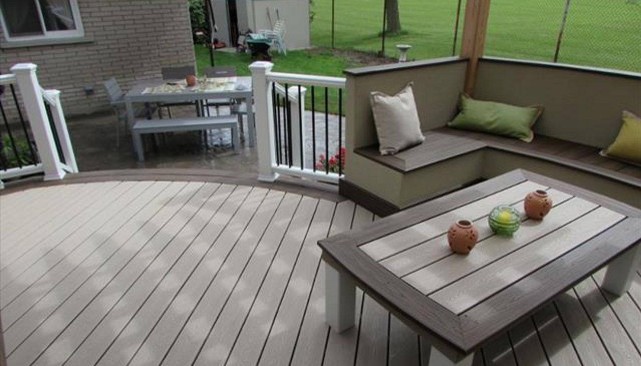 Rope swing and Spiced rum curved deck