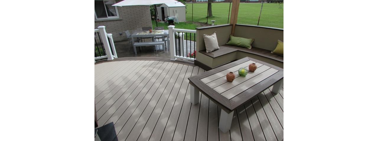 Rope swing and Spiced rum curved deck