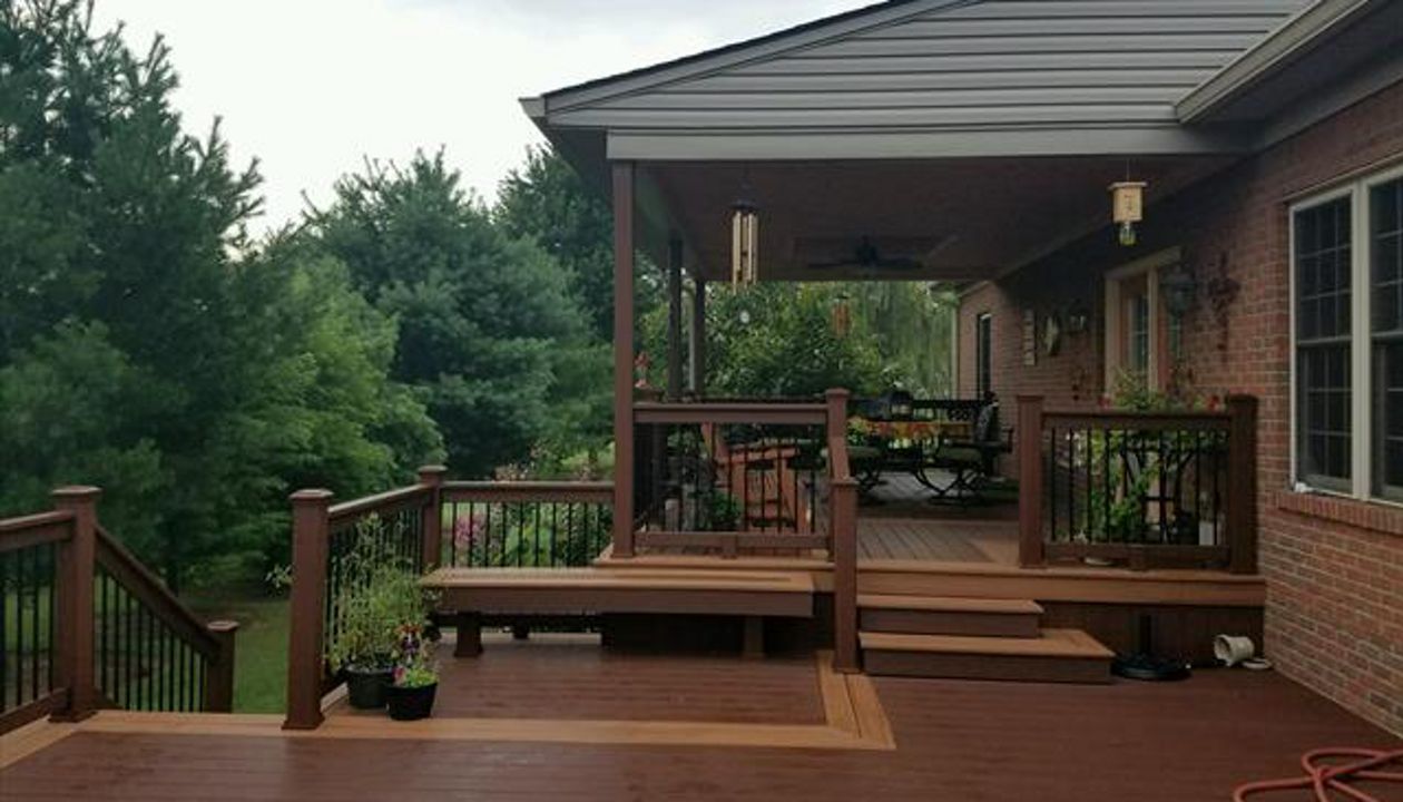 Trex Transcend Fire Pit w/Tiki Torch Border