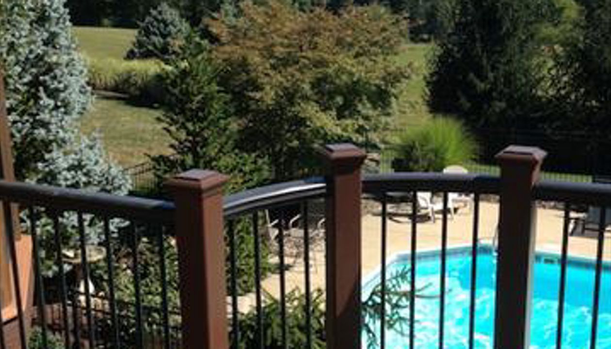 CURVE RAILING AND DECKING ALL BLACK RAILING