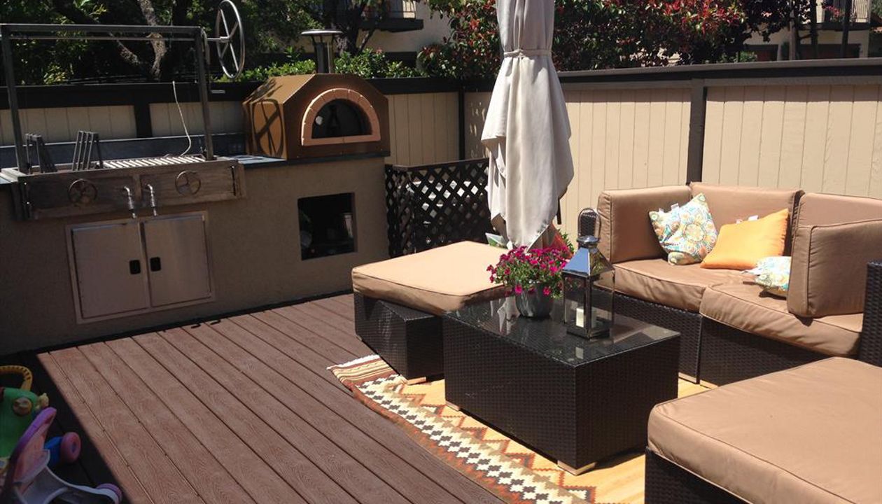 San Carlos, CA - Trex Vintage Lantern with outdoor Kitchen