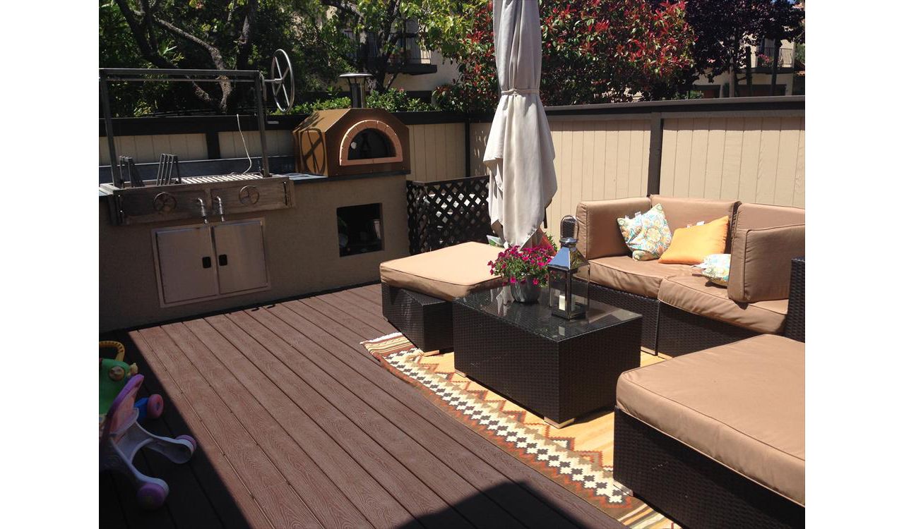 San Carlos, CA - Trex Vintage Lantern with outdoor Kitchen