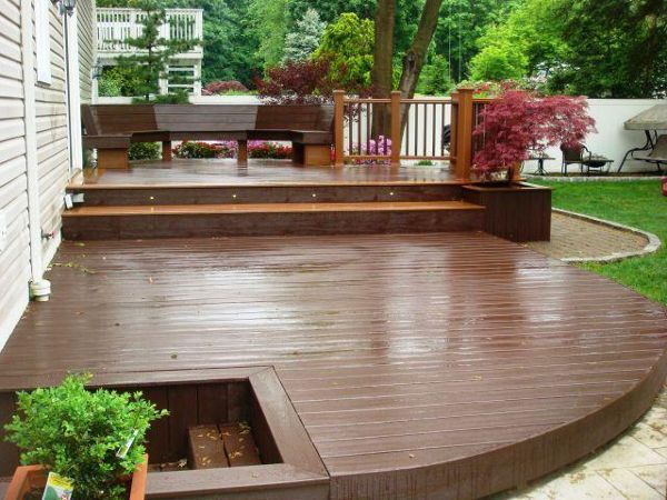 Trex Ground Level Deck with Custom Curved Bench