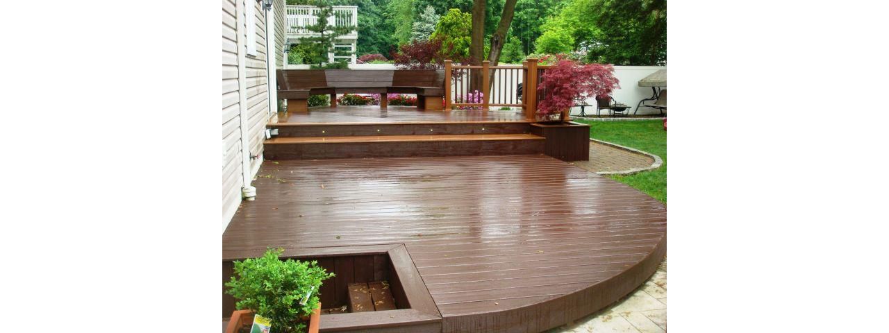 Trex Ground Level Deck with Custom Curved Bench