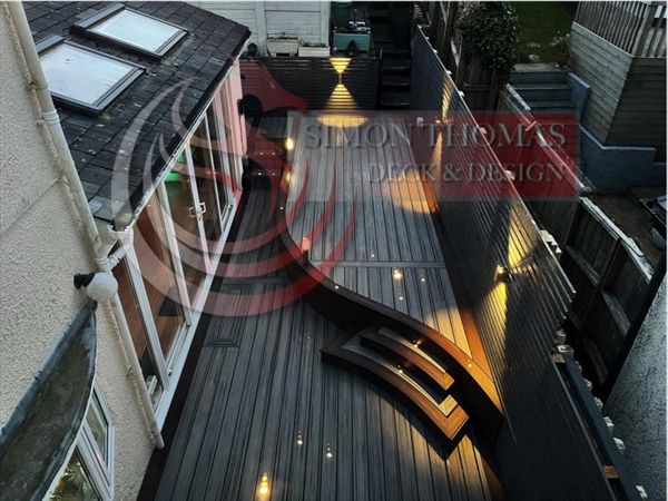 Trex Transcend Island Mist field with Larva Rock boarder Custom Curve design fitted at Langland Swansea