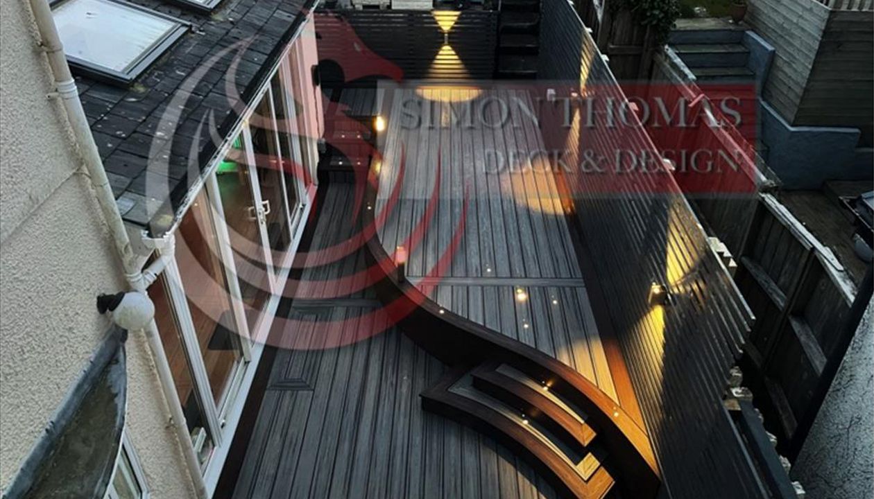 Trex Transcend Island Mist field with Larva Rock boarder Custom Curve design fitted at Langland Swansea