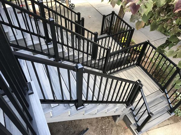 Trex Transcend Island Mist decking and Trex Signature railing in SE Portland