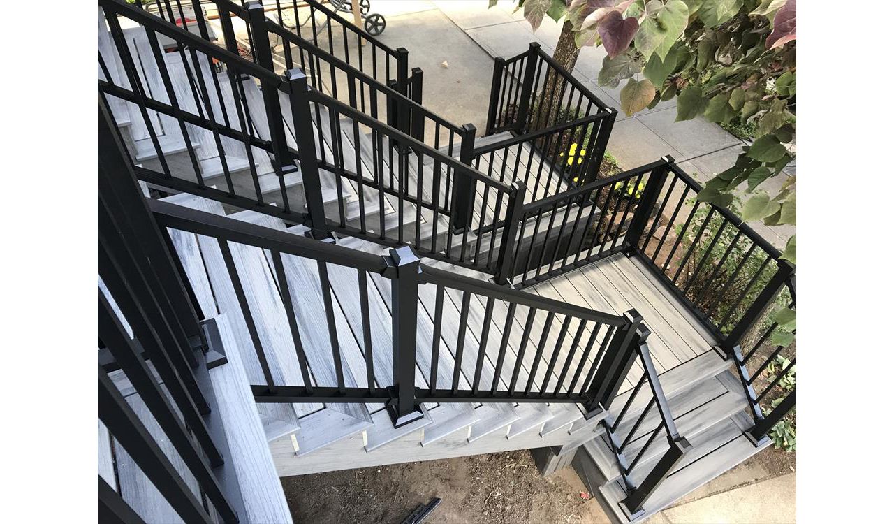 Trex Transcend Island Mist decking and Trex Signature railing in SE Portland
