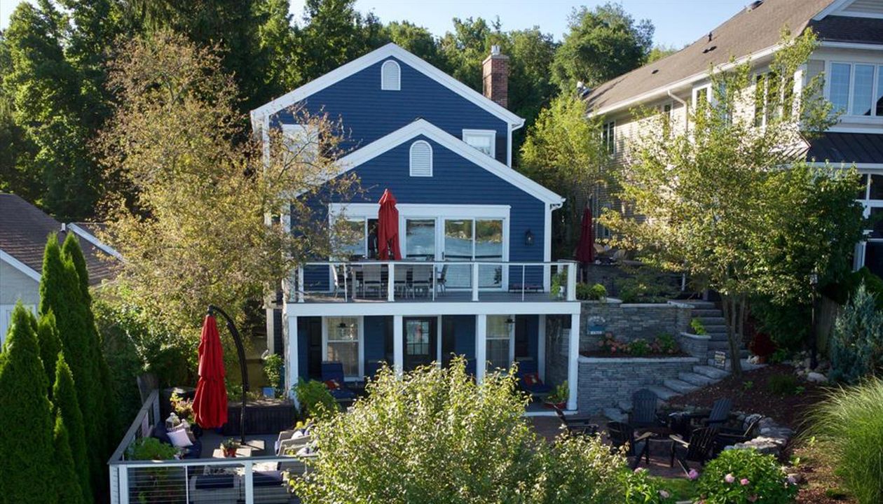 Custom Trex lake house project.