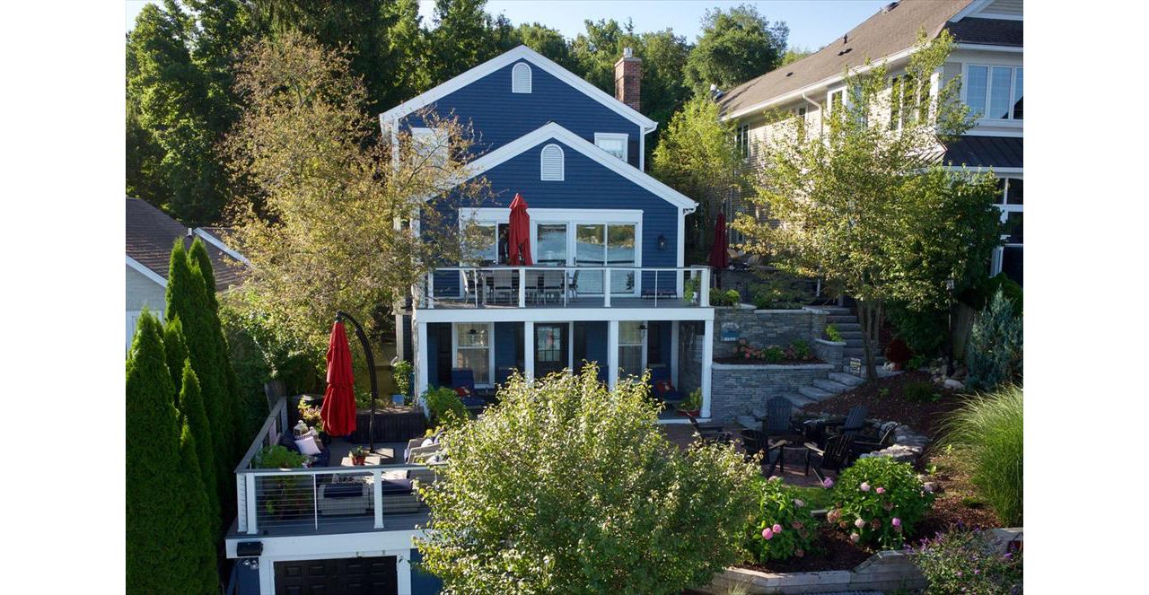 Custom Trex lake house project.