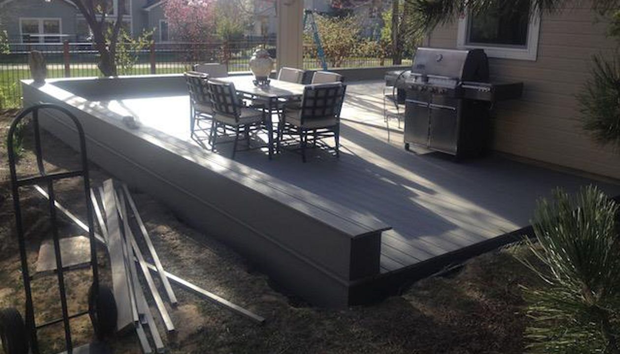 Grade Level w/ Low Bench Surround in Pebble Grey