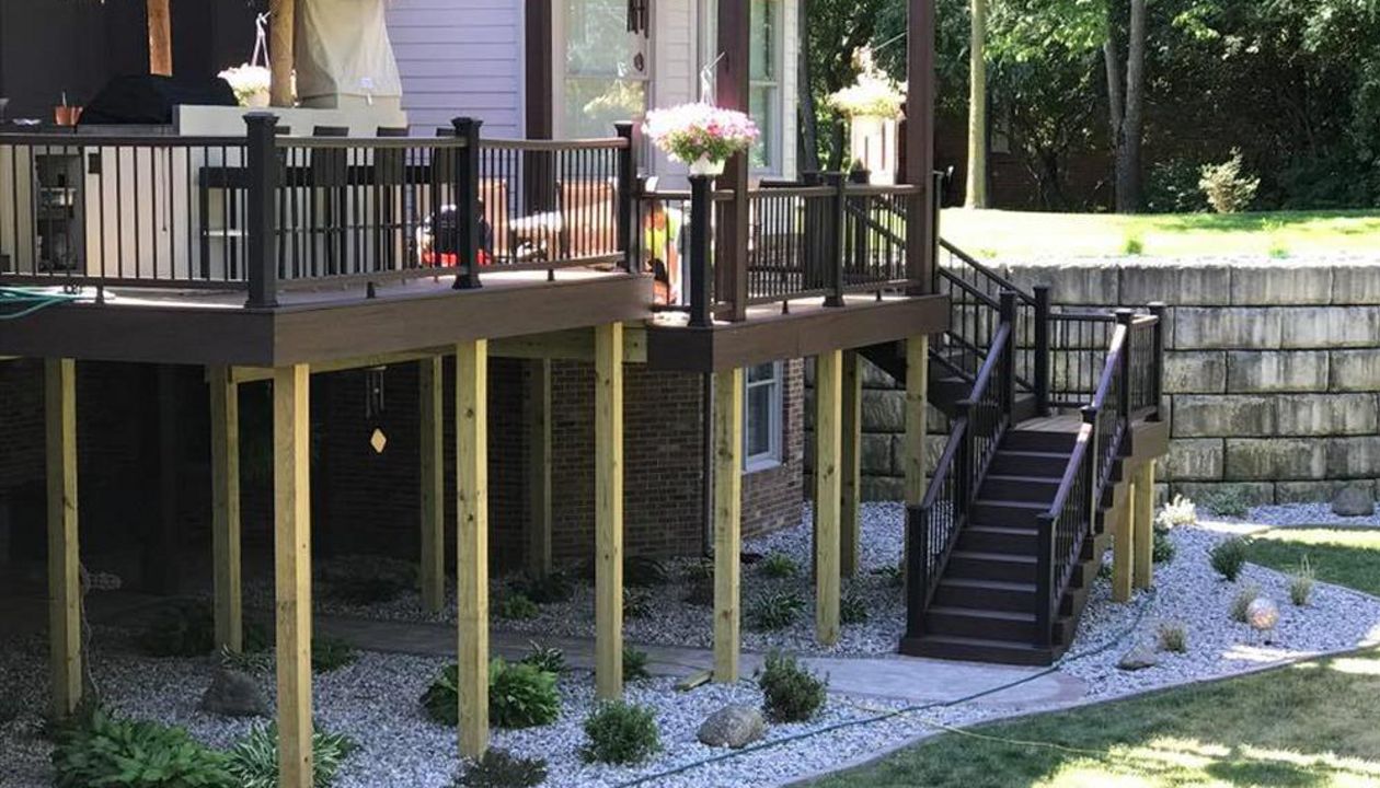 Trex Decking Spiced Rum/Trex Railing/Trex Lighting/Trex RainEscape