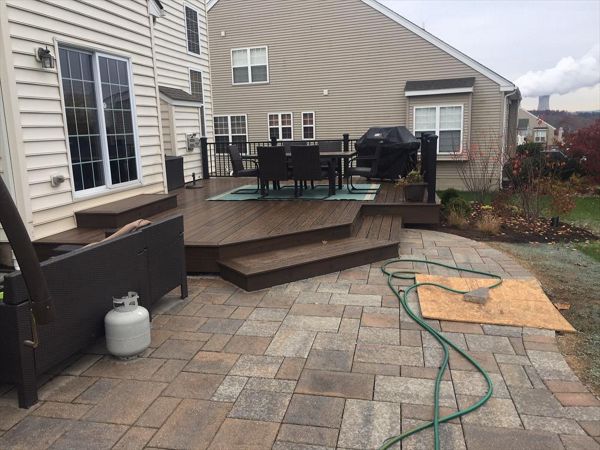 Trex Transcend Spiced Rum with Charcoal Railing