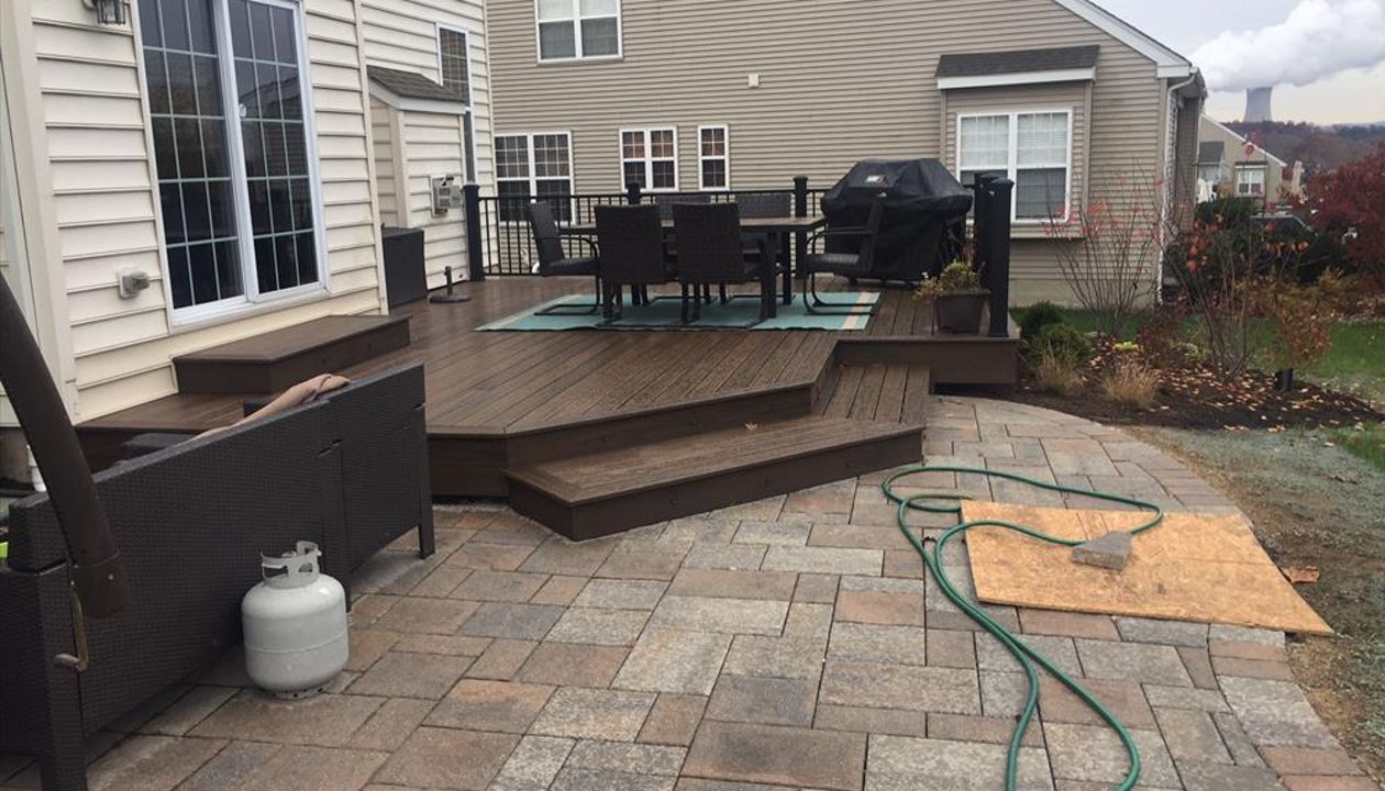 Trex Transcend Spiced Rum with Charcoal Railing