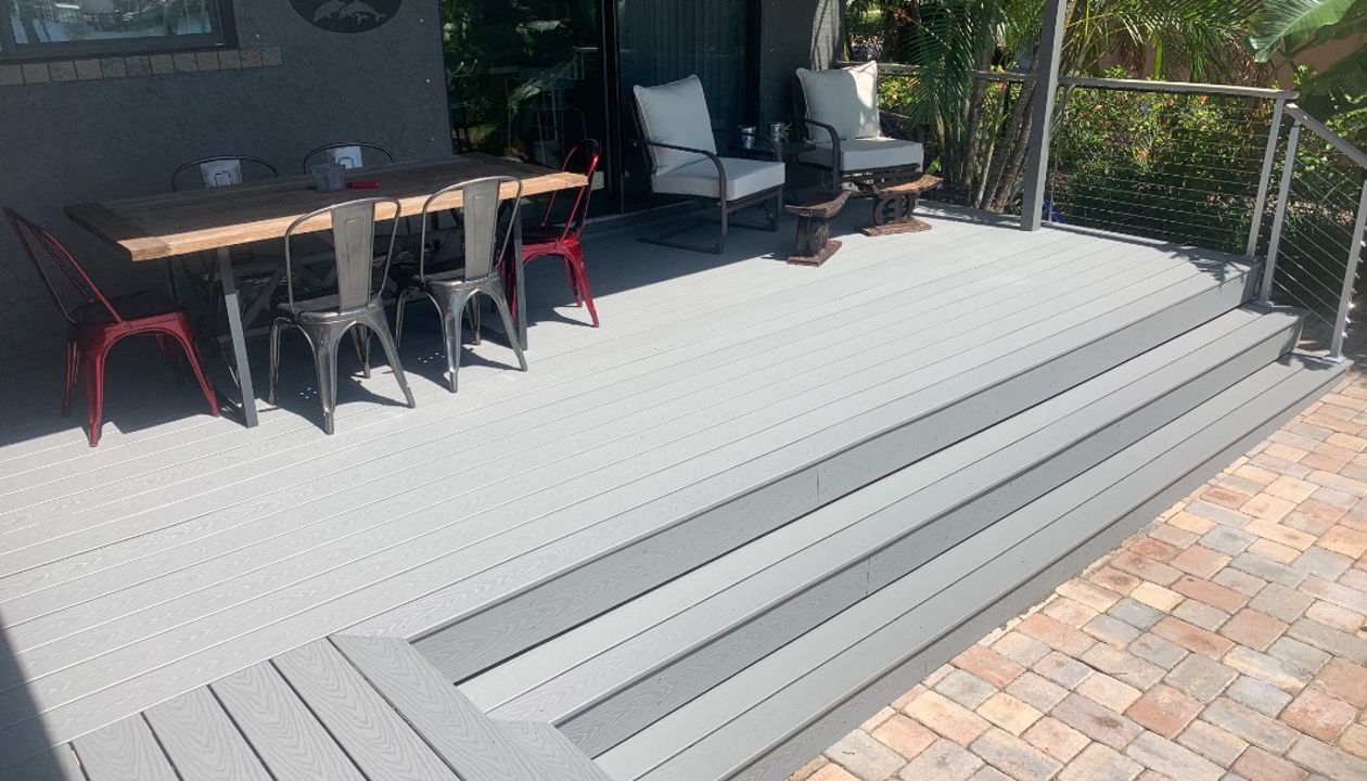 Trex Select Pebble Grey deck.