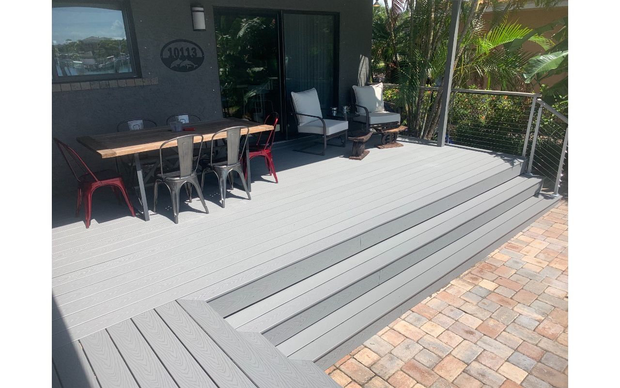 Trex Select Pebble Grey deck.