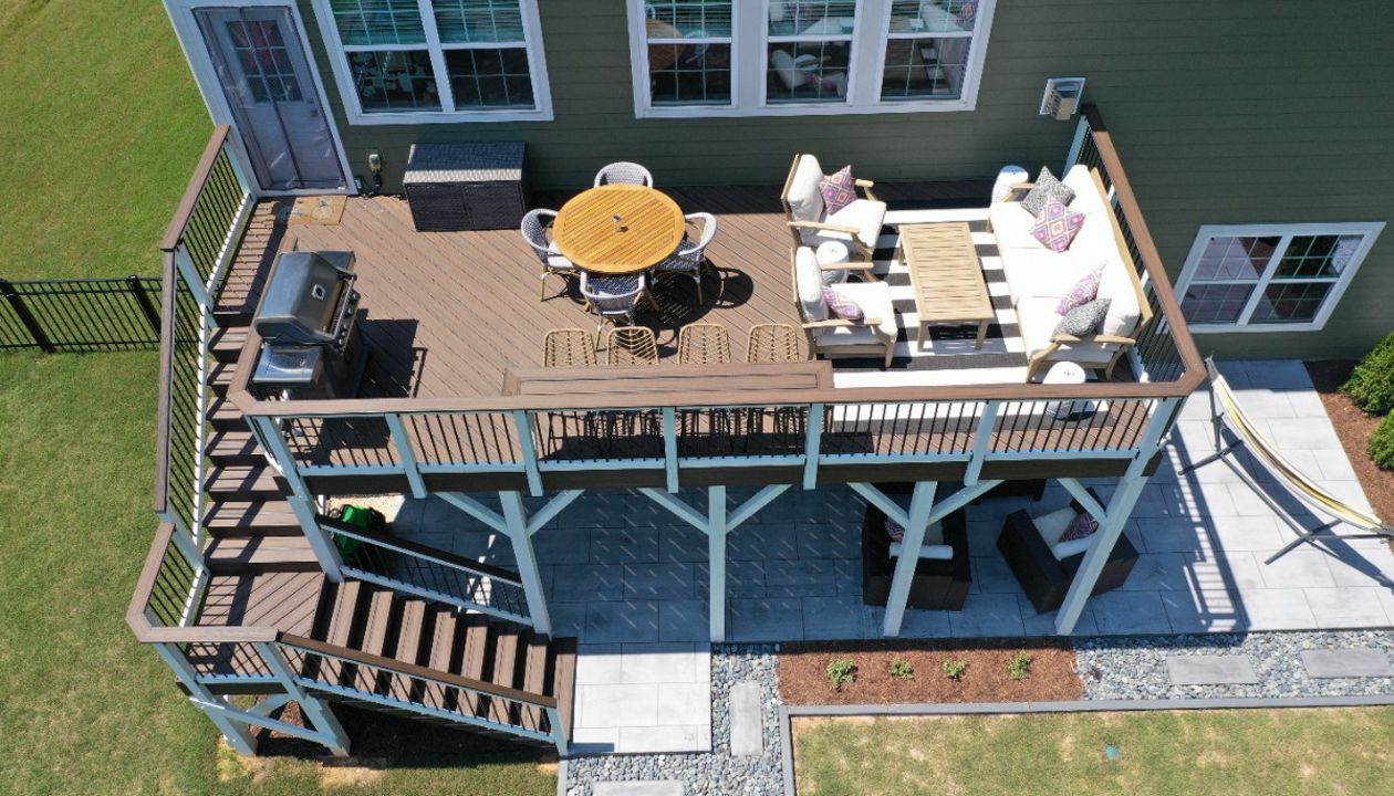 Spiced Rum Deck with built in rail bar