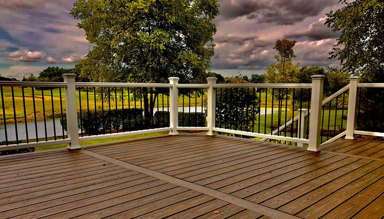 Spiced Rum with White Trex Transcend Railing