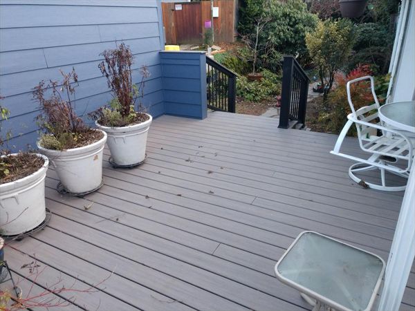 Trex Rocky Harbor Decking with Transcend stair railing