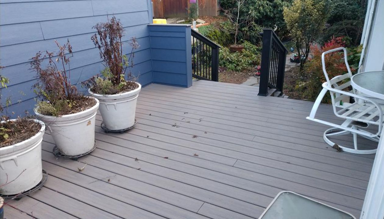 Trex Rocky Harbor Decking with Transcend stair railing