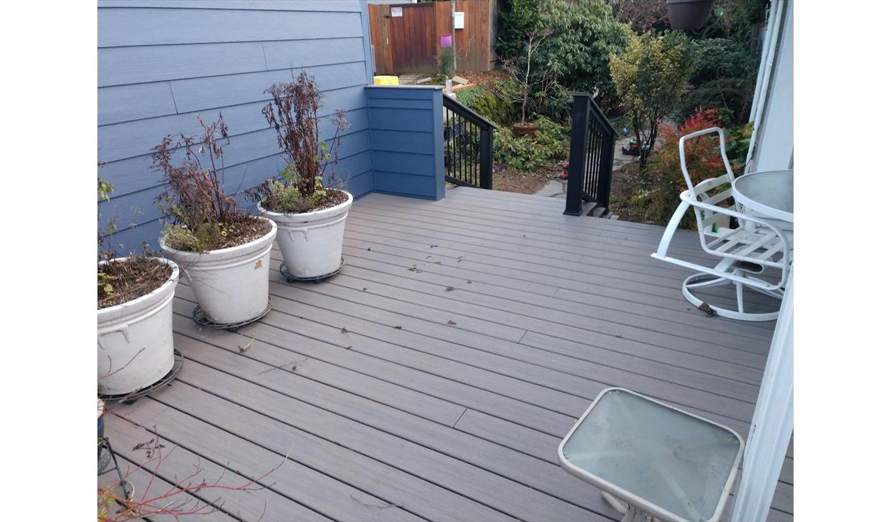 Trex Rocky Harbor Decking with Transcend stair railing