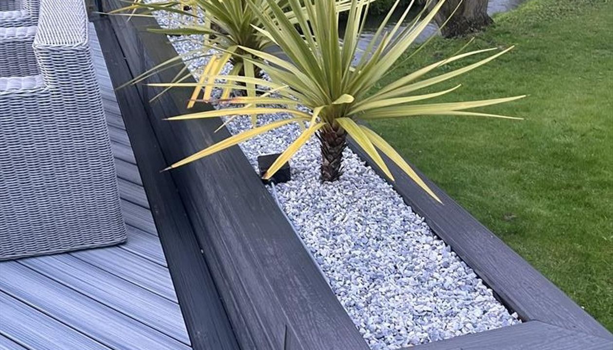 TREX Foggy Wharf with Calm Water borders