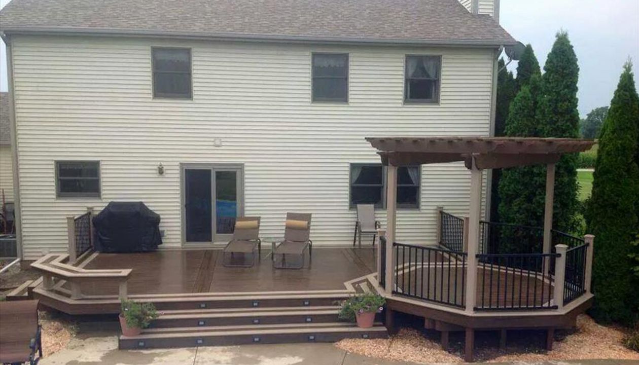 Custom octagon pergola incorporated into deck