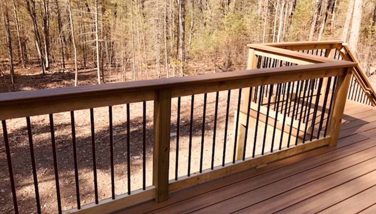 Trex Transcend Havana Gold Decking & Cocktail Railing w/Black Aluminum Balusters
