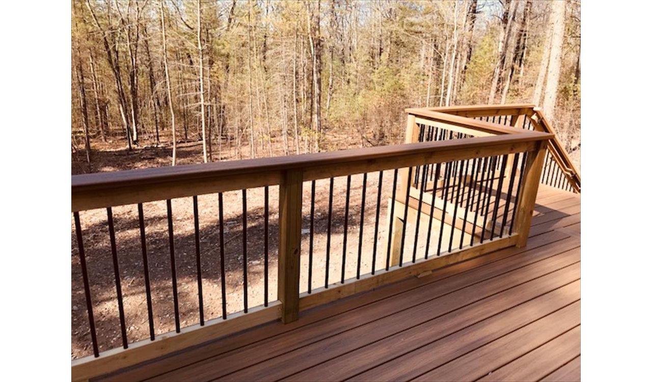 Trex Transcend Havana Gold Decking & Cocktail Railing w/Black Aluminum Balusters