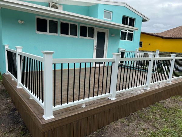 Trex Enhance Naturals toasted sand decking and Trex enhance railing