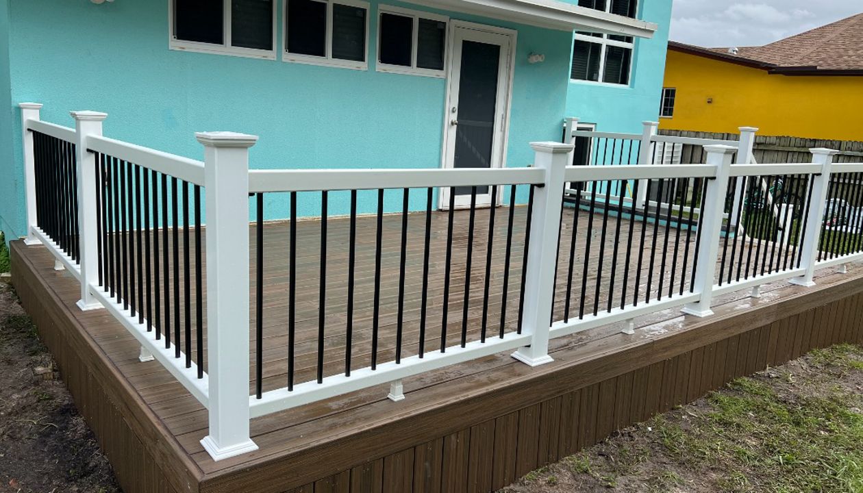 Trex Enhance Naturals toasted sand decking and Trex enhance railing