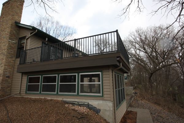 Trex Enhance Naturals Coastal Bluff with Trex Signature Aluminum Railing