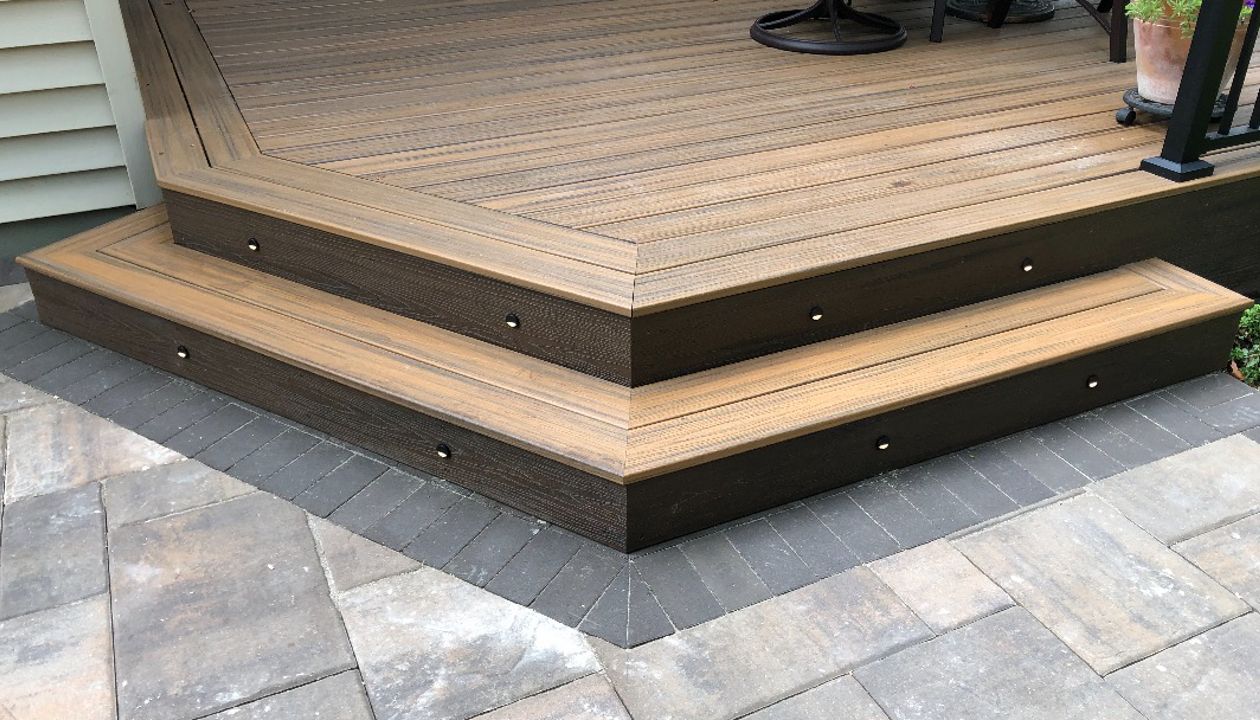 Create a beautiful outdoor space with Trex Transcend Havana Gold decking and Trex Transcend Spiced Rum Fascia with Trex LED stair riser lighting