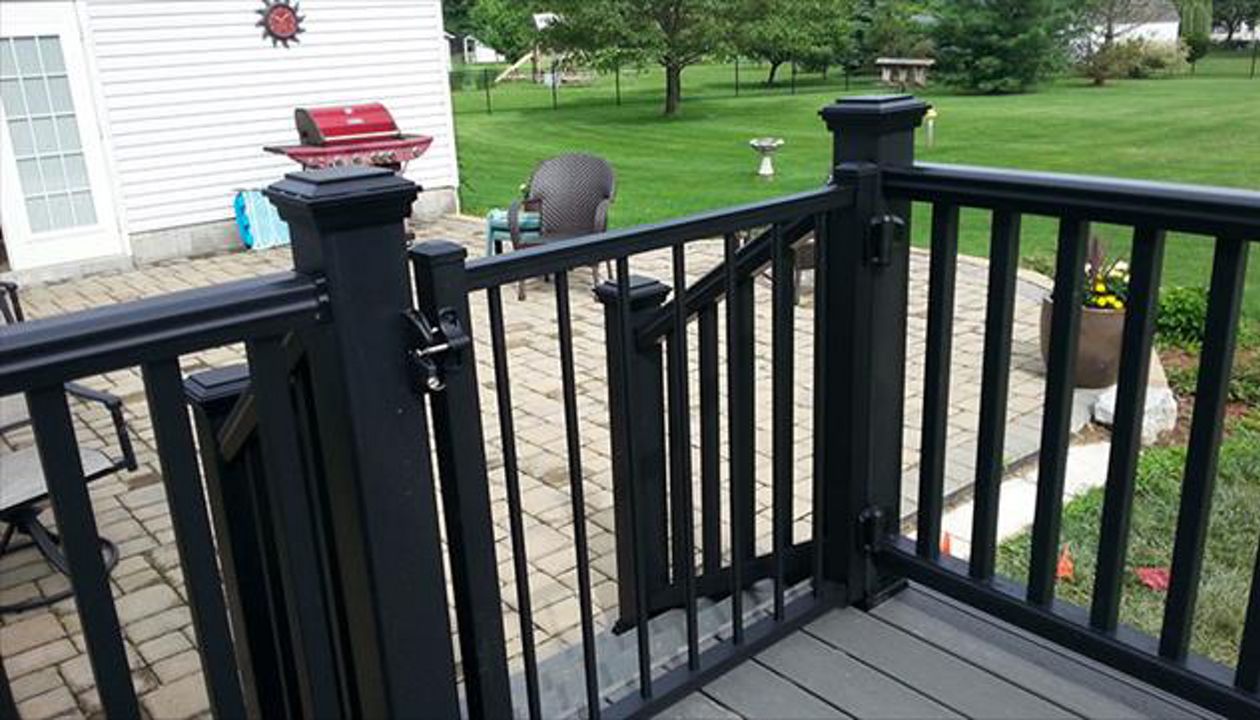 TREX BLACK RAILING