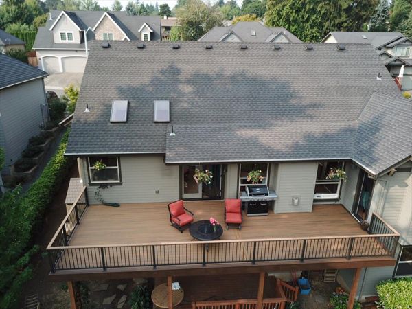 Trex Havana Gold decking, with Spice Rum picture frame design.