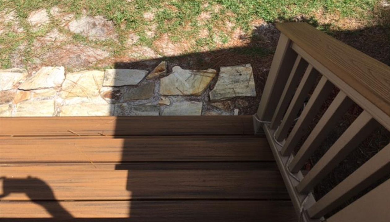 Trex Transcend decking & railing is splinter & warp-free.