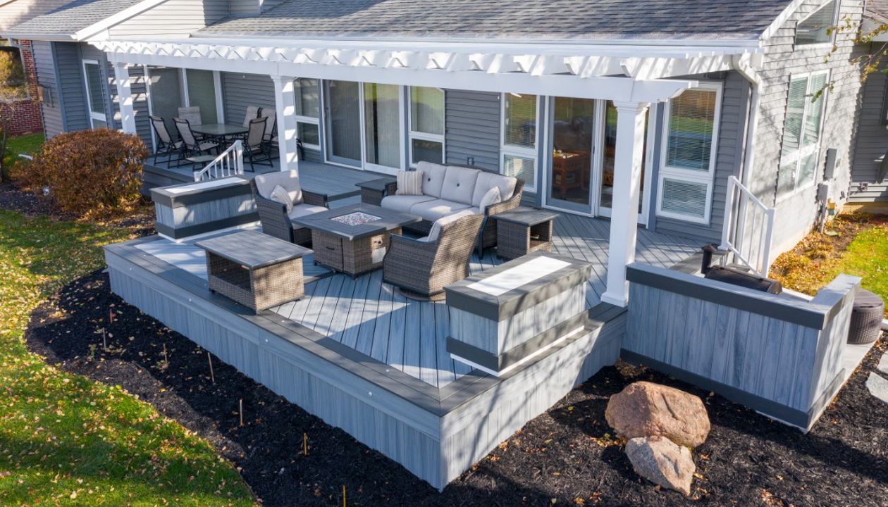 Trex Enhanced Foggy Wharf with Clam Shell border