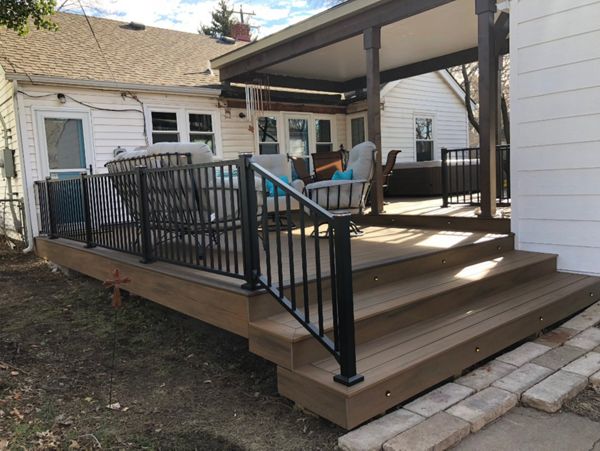 Trex Transcend Havana Gold Decking w/ Spiced Rum Border & Signature Railing