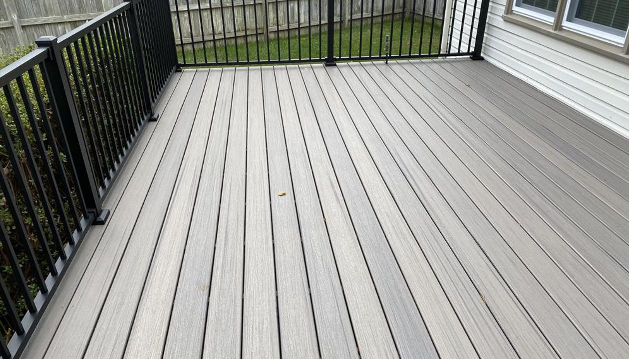 Foggy wharf/Signature railing