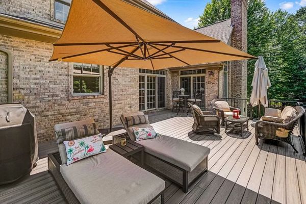 Rocky Harbor decking with black Signature railing