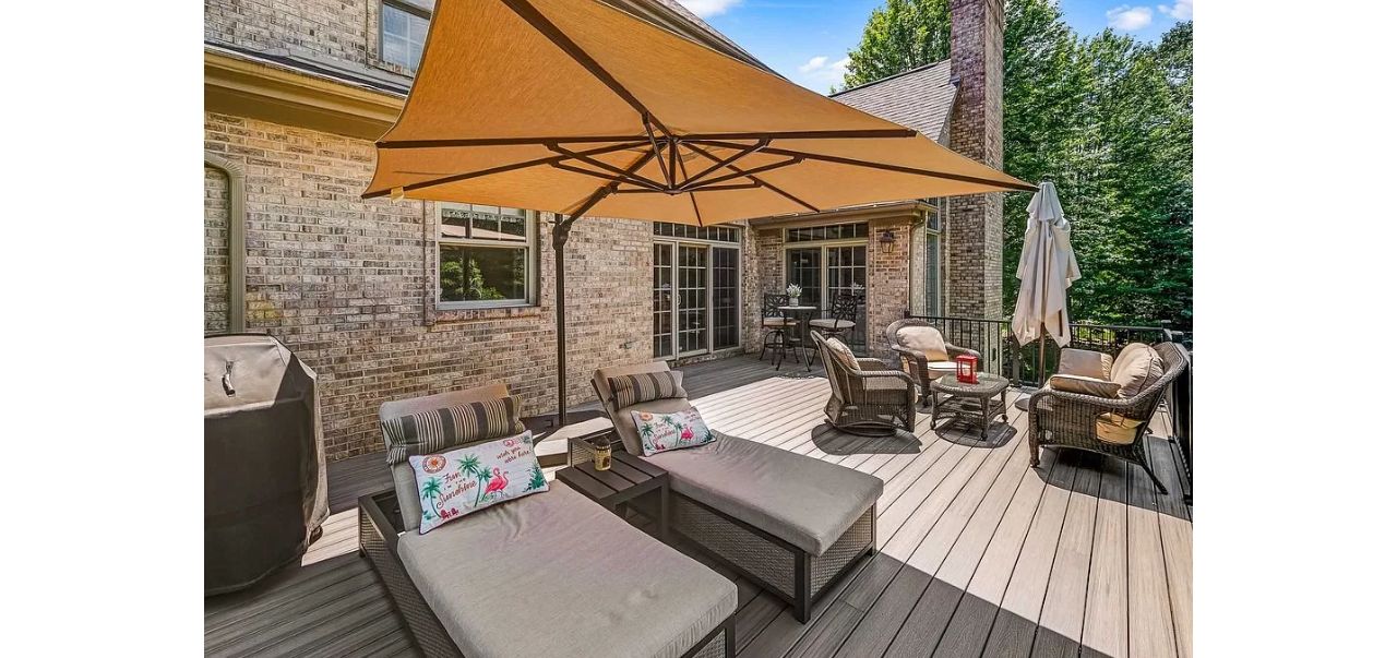 Rocky Harbor decking with black Signature railing