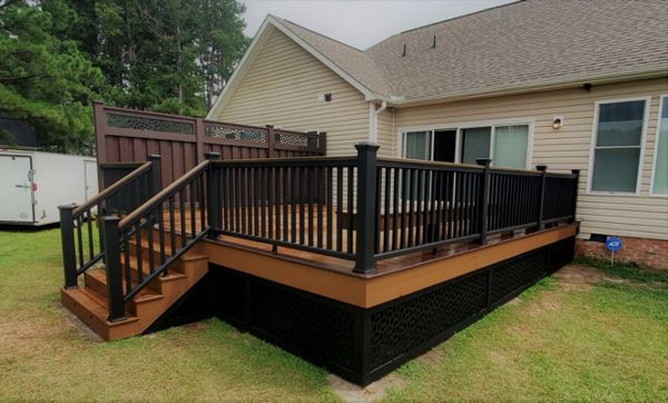 Baywood Back Deck: Trex Lattice in Pueblo black